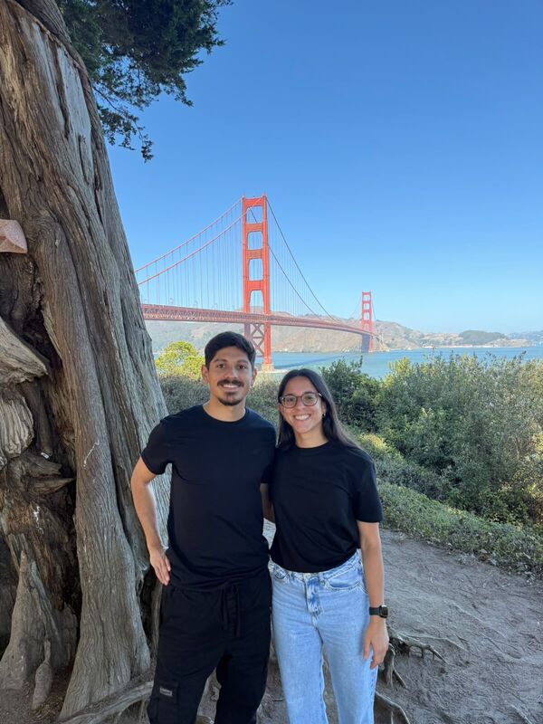 Andrea and Imanol in front of the Golden Gate Bridge